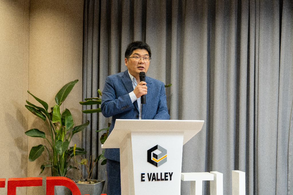 1618073537167039304.png DSC04961.png