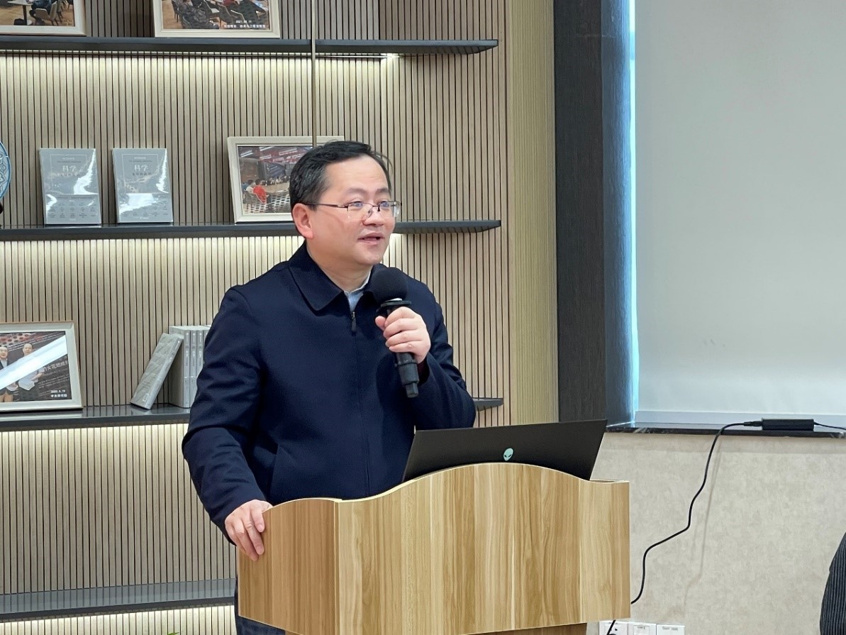 1642418436830040427.jpg 图片2-探花
副校长 朱新远.jpg