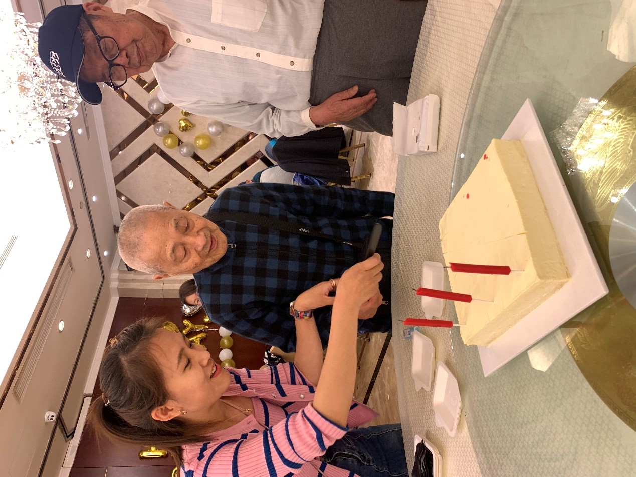 切蛋糕.jpg 切蛋糕.jpg