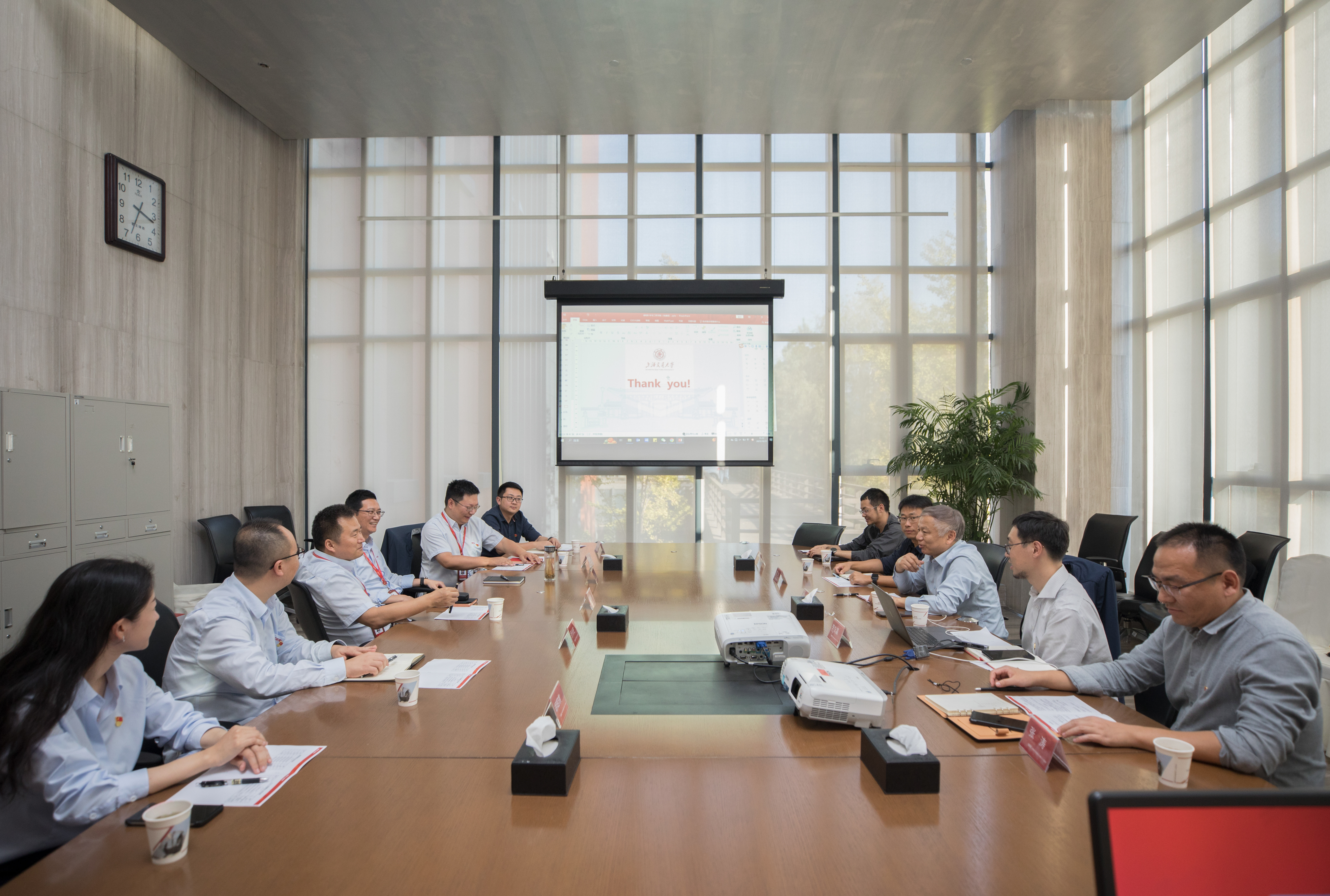 图2双方展开热烈讨论.jpg 图2双方展开热烈讨论.jpg